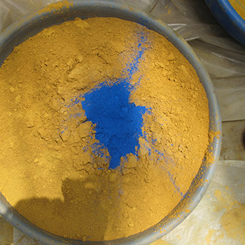 Mixing dry pigment