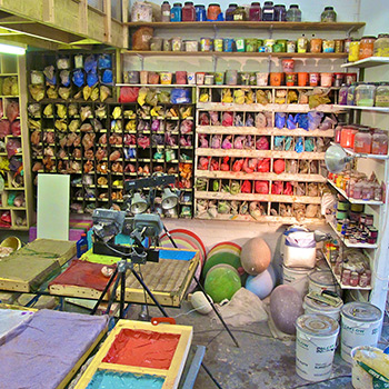 Pigment store, and cement casting